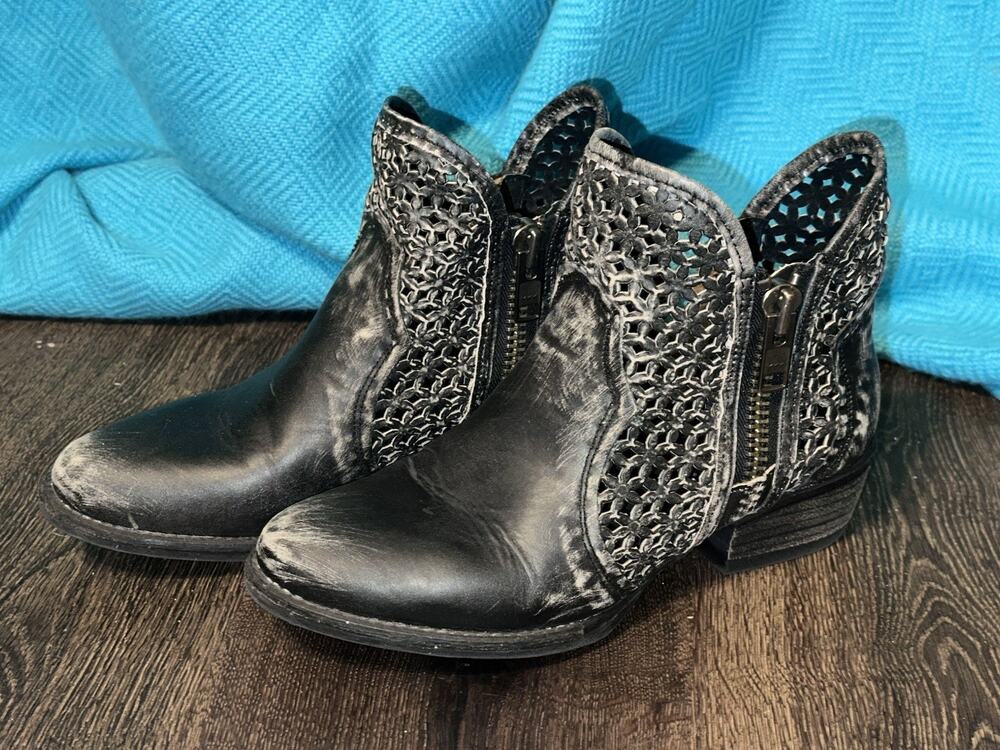 Circle G Corral Distressed Gray Black Leather Laser Cutout Western Booties 8.5